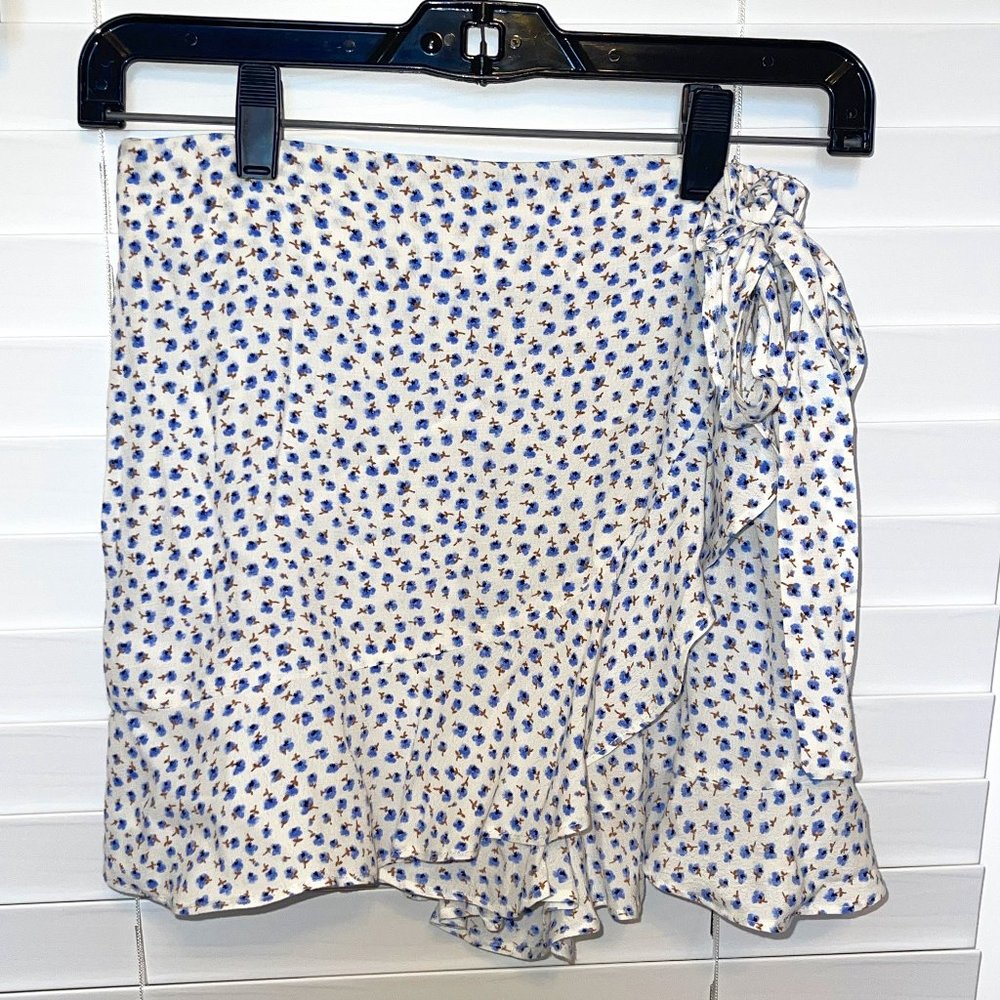 Wrap around Skort with Ruffles and Tie on Side. Size S.
